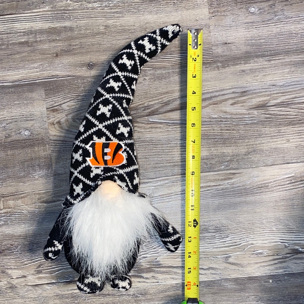 LAST CHANCE! NWOT Cincinnati Bengals Black White Gnome Decoration